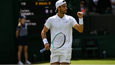 Lorenzo Musetti agli ottavi a Wimbledon: sconfitto Comesana in un match infinito