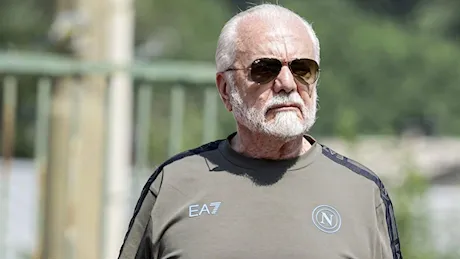 De Laurentiis a un matrimonio stuzzica lo sposo: A 8 anni avevi la maglia della Juventus, non ti vergogni?