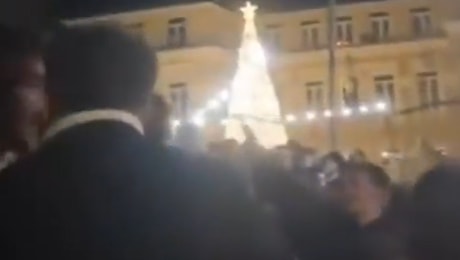 Natale in piazza sulle notte di «Faccetta nera», il caso a Lauria: «È apologia di fascismo» - Il video