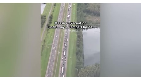 Uragano Milton in arrivo a Tampa (Florida), maxi evacuazione e traffico in tilt sulle autostrade - VIDEO