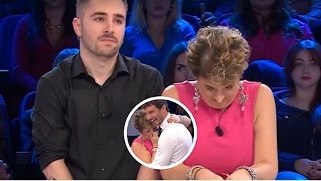 Affari Tuoi, ‘bluff’ delle Marche e De Martino balla il liscio: top e flop