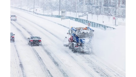 Tempesta Caetano: neve straordinaria e venti da record in Francia