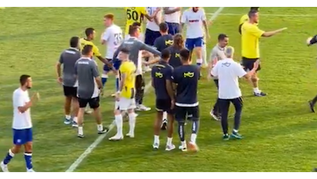 Fenerbahçe, nervosismo in amichevole: Mourinho entra in campo per calmare gli animi