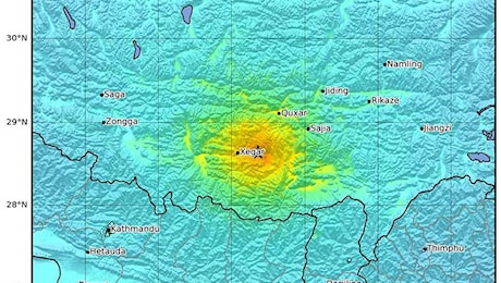 Terremoto in Tibet e Nepal: almeno 62 morti, sfollati al gelo. Colpita la zona dell’Everest