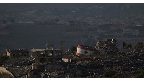 Libano, Israele si pronuncia sulla tregua. Altri raid a Beirut. Il ministro libanese Habib: “Vorremmo anche l’Italia nell’accordo”