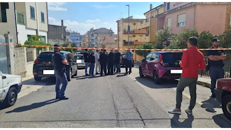 Strage di Nuoro, il figlio 14enne non sa ancora dei familiari | Si cerca il movente