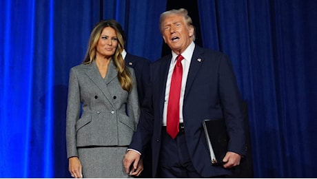 Il primo look da First Lady di Melania Trump: al party post vittoria punta sulla sobrietà