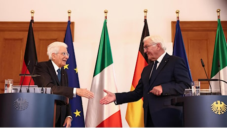 Mattarella a Berlino: “Migranti, controllare gli ingressi regolari. Dall’estrema destra risposte facili ma ingannevoli”