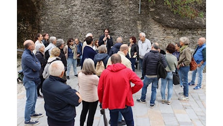 Successo per le “Giornate Fai d’Autunno” a Castelvecchio: oltre 400 persone in visita al paese