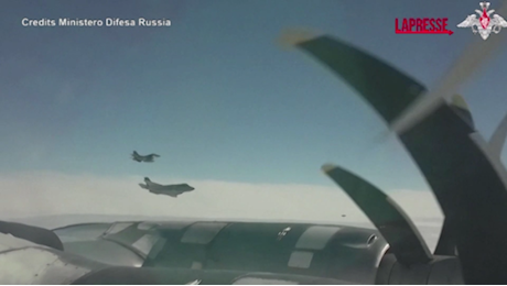 VIDEO Russia, esercito effettua pattugliamenti aerei congiunti con Cina