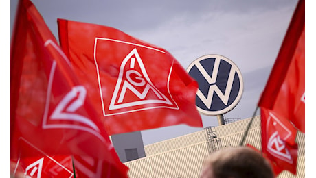 Volkswagen, trovato l’accordo: niente licenziamenti di massa né chiusure di fabbriche in Germania