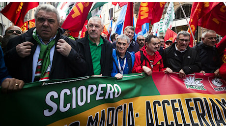 Sciopero dell'automotive, metalmeccanici in piazza: oltre 20mila operai in protesta