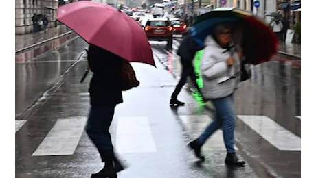 Meteo, tempo instabile anche lunedì: pioggia e vento sull’Italia