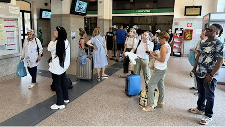 L’incubo fuga di gas. Treni e traffico in tilt