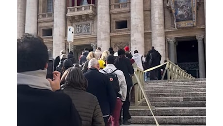 Primo giorno di Giubileo. A San Pietro il caos