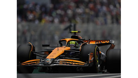 F1, doppietta McLaren nella sprint race, Leclerc 4°, Sainz 5°. Dalle 19 le qualifiche