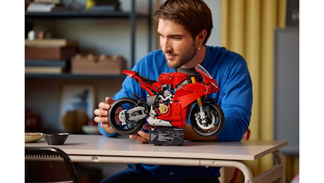 Formidabile Lego Technic Ducati Panigale V4 S, la superbike prende forma con i mattoncini