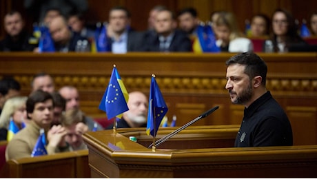 Guerra Ucraina - Russia, le news di oggi. Zelensky presenta al Parlamento di Kiev il ‘Piano per la vittoria’. Mosca: “Così spinge la Nato a un conflitto diretto con la Russia”