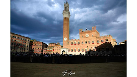 Il Palio di Siena rinviato, le foto da Piazza del Campo