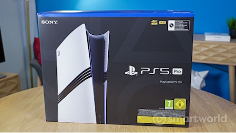 Il nostro unboxing di PS5 Pro in attesa della recensione: vediamo contenuto della scatola e design della console