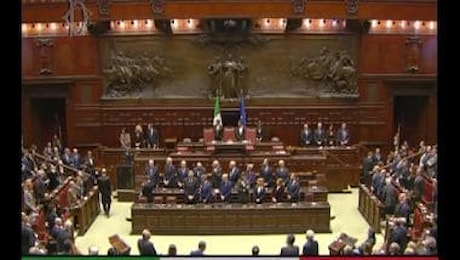 Lungo applauso alla Camera per il Re Felipe VI e la Regina Letizia Di Spagna