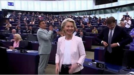 Strasburgo, Ursula von der Leyen rieletta alla guida della Commissione: il momento dell'annuncio