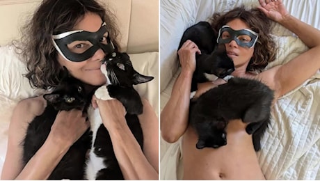 Halle Berry: Catwoman senza veli a 20 anni dal film (che fu un flop colossale)