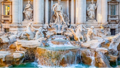 A Roma Fontana di Trevi a numero chiuso: esplode la polemica