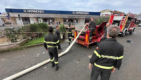 Cecina investita da un temporale autorigenerante, fino a mezzo metro di acqua in strada