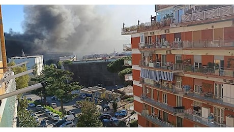 Incendio a Fuorigrotta, migliaia di abitazioni ancora senza corrente