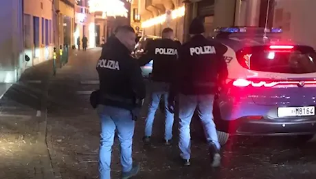 In dieci contro uno, poi l'accoltellamento a Treviso: «L’ho quasi ammazzato»