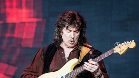 Ritchie Blackmore compie 80 anni: ha lavorato a Heathrow, quando ha iniziato a suonare la chitarra, i quattro matrimoni, 7 segreti