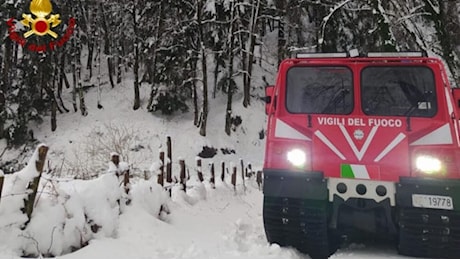 'Ingannati' dal navigatore si ritrovano in una tormenta di neve: in salvo due famiglie