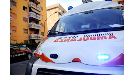 Ragazza di 17 anni trovata morta in strada a Pavia: con lei c'era un'amica di 18 anni, ora in pericolo di vita