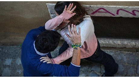 «Tuo figlio è in pericolo, seguimi», ma era un inganno: 36enne esce dal carcere, sequestra e violenta una donna per ore