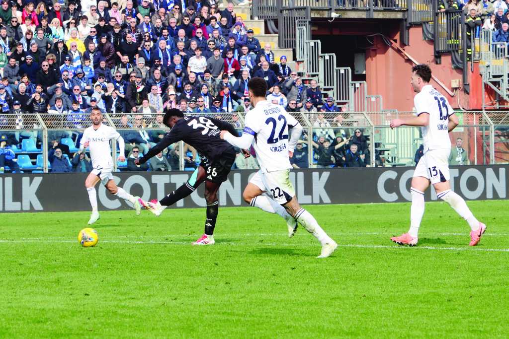 Napoli Collapse: 'Things Fall Apart' in Como