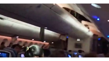 Turbolenza sul volo Madrid-Montevideo. 30 feriti | video