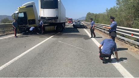 Scontro frontale tra auto e tir sull’Orientale sarda a Castiadas: muore 25enne di Cagliari, un ferito grave