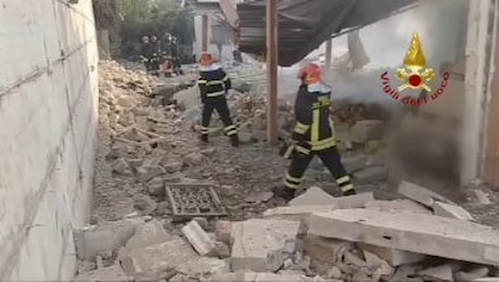 Esplosione a Ercolano in fabbrica di fuochi d'artificio, almeno 3 morti