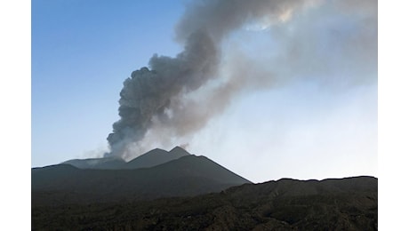 L'Etna si placa, oggi tregua dopo la fontana di lava dal cratere Voragine