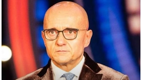 Alfonso Signorini, lo hanno appena buttato fuori: adesso il GF è di Maria De Filippi | Il motivo è allucinante