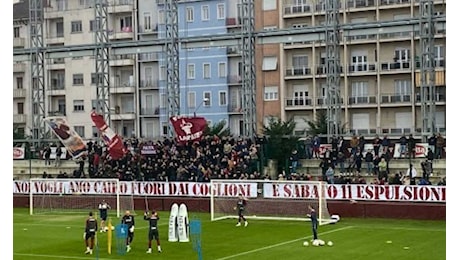 Torino, tifosi al Filadelfia prima del derby: Noi vogliamo Cairo fuori dai co****ni e domani 11 espulsioni