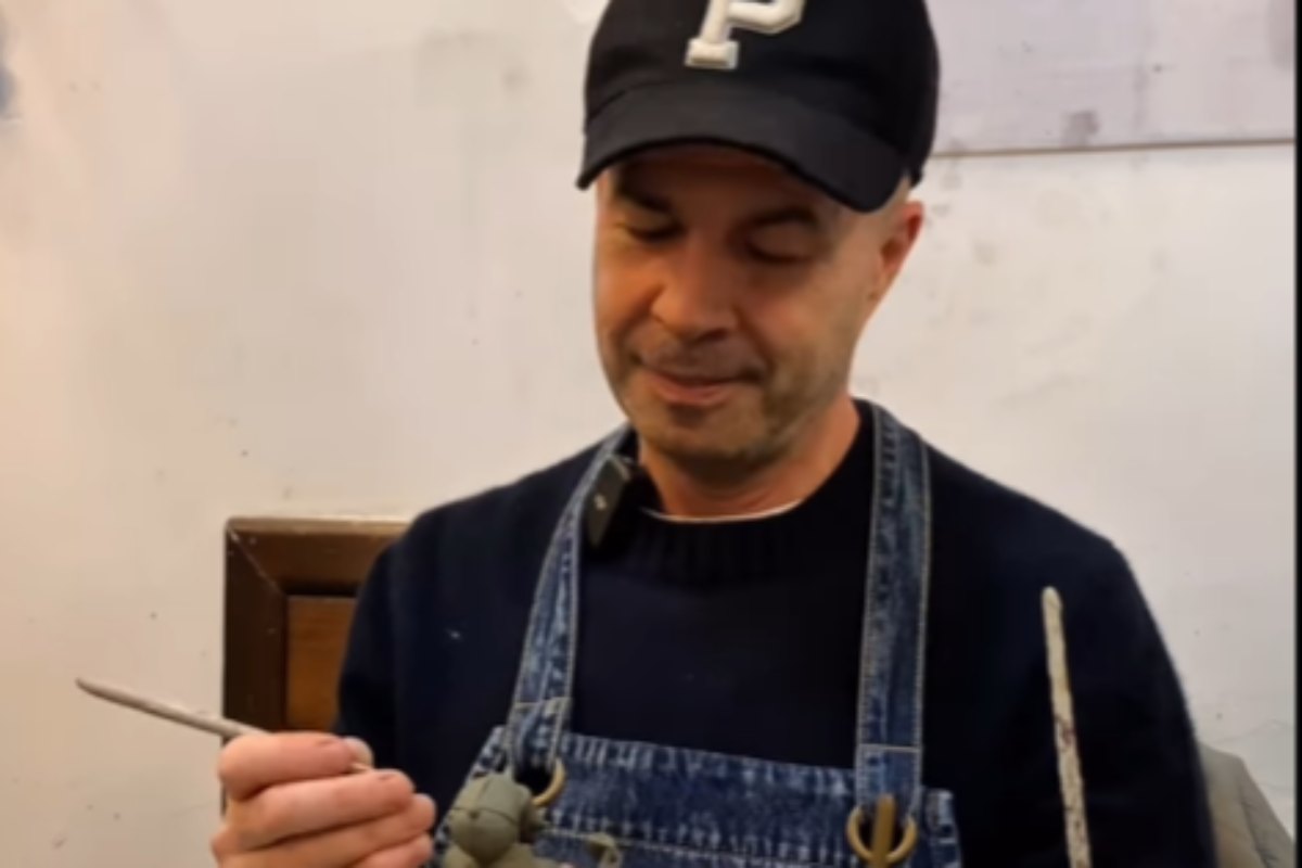 Il Giocatore Eroe del Napoli Onora la Tradizione Napoletana: Una Statua nel Presepe di San Gregorio Armeno!