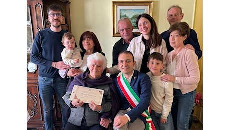 Corciano: il sindaco Lorenzo Pierotti festeggia i 100 anni della signora Rosina Bellavita