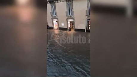 Angela come Tomas, pronto intervento mentre la strada e’ un fiume (Video)