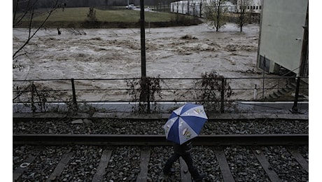 Maltempo, Italia senza tregua: domani 2 allerte rosse, 7 arancioni e 13 gialle. Le zone a rischio