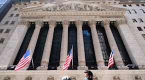 Poco mossa la Borsa americana, focus su settore chip e dichiarazioni Fed