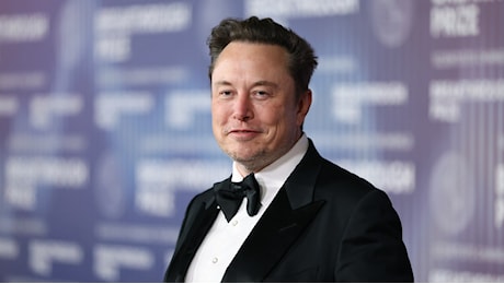 Elon Musk porta sulla passerella dell'intelligenza artificiale i leader mondiali. Vestiti come non li abbiamo mai visti
