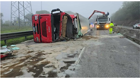 Incidente a Perugia, si ribalta autoarticolato: un morto e un ferito residenti in Campania