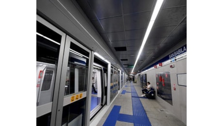 Treno fermo in galleria, sospesa la circolazione su un tratto della M4